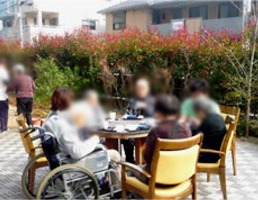 和やかな中庭