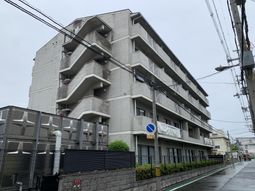多階層の建物正面