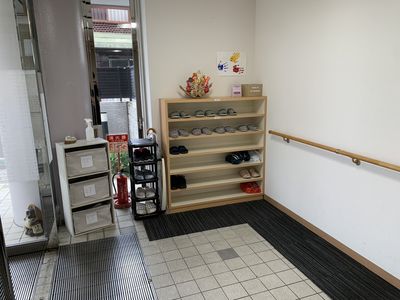 玄関の明るいエントランス