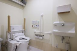 バリアフリー設計のトイレ