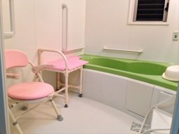 バリアフリーの浴室設備