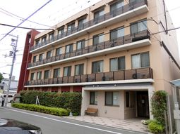 多階層のモダン建物外観