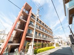 赤茶色の建物外観