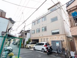 現代的な建物の外観