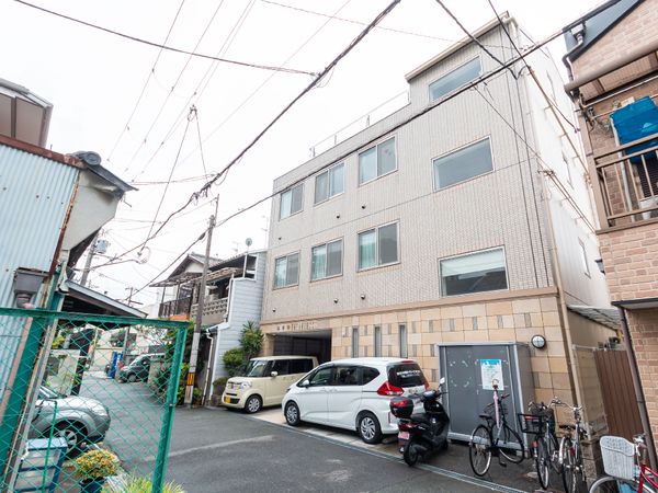 現代的な建物の外観