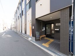 建物入口と暖簾