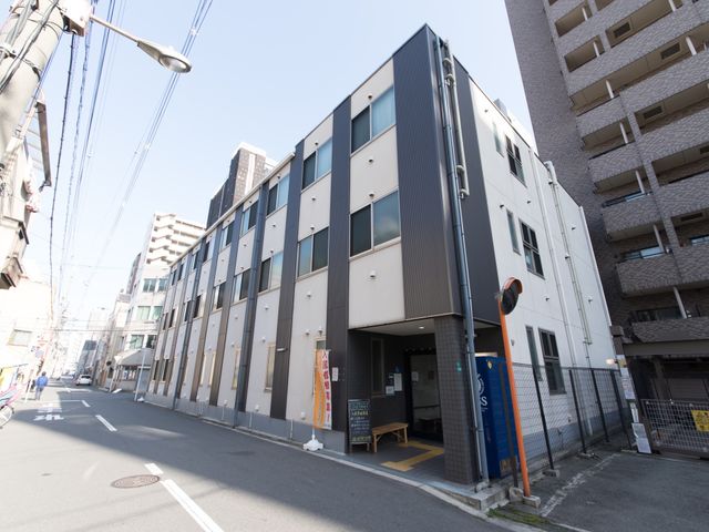 現代的デザインの建物外観 外観 都市型の清潔感のある建物です。明るく開放的な雰囲気で働く環境をご提供いたします。