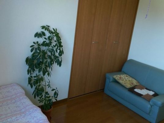 居室の一角と家具
