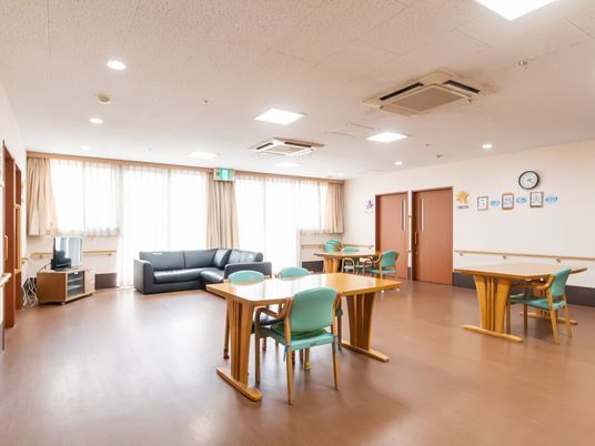 自然光が入る広々とした空間