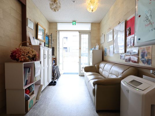 明るいエントランスの様子