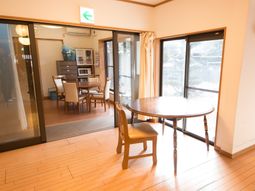 リラックスできる明るい共有空間