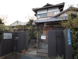 伝統的な建築のエントランス