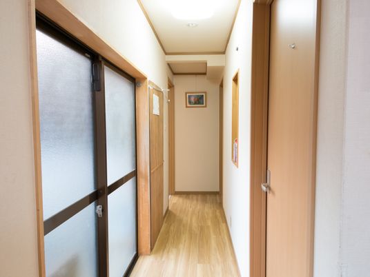 清潔感あふれる廊下 