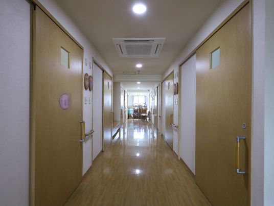 綺麗な施設の廊下