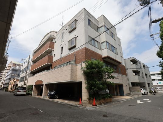 都市型多階建て建物