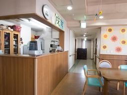 明るい空間の食堂コーナー