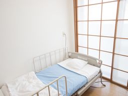 窓際の明るい居室