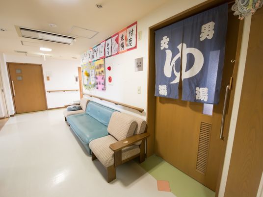和風の装飾が施された廊下