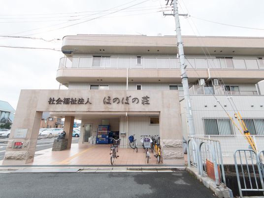 外観の建物入口