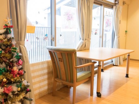 装飾された居室の一角