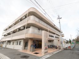 清潔感のある建物の外観