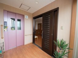 温かみのある廊下の角