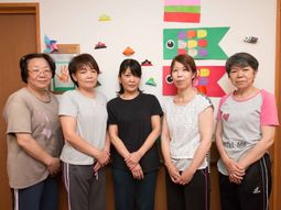 スタッフの集合写真