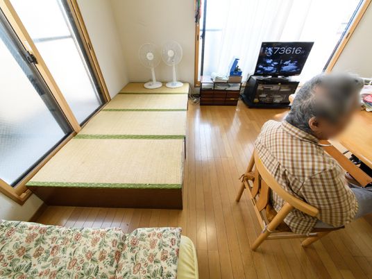 明るい和室の一角