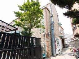 緑ある建物の外観