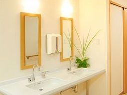 明るい清潔な洗面台