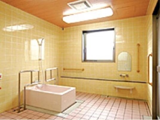 手すり付き浴室設備