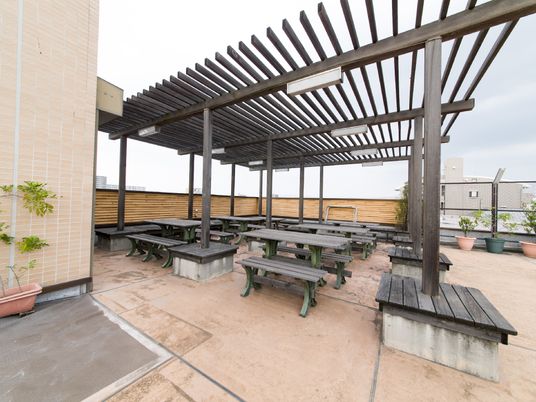 屋上の休憩スペース