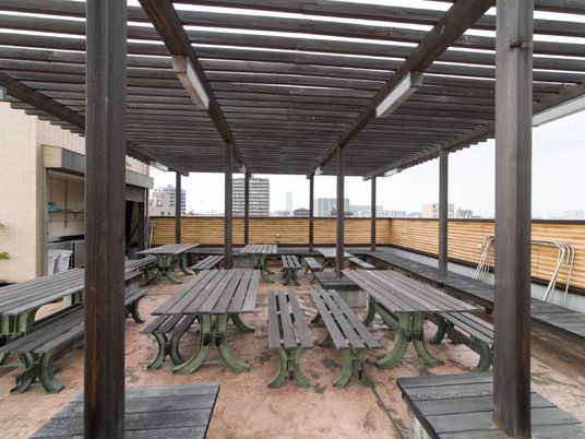 屋上の休憩スペース