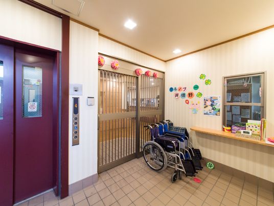 エレベーター前の待機スペース