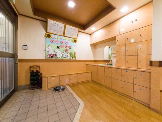 玄関ホールのシューズボックス