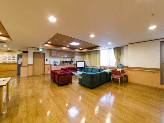 広々とした共有リビング