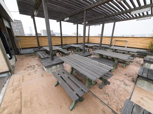 屋上の休憩スペース
