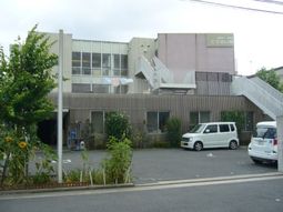 施設の清潔な外観