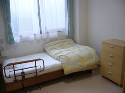 明るい施設の居室