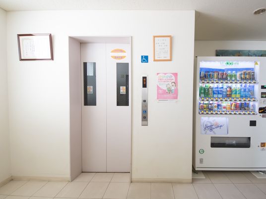 エレベーターと自動販売機