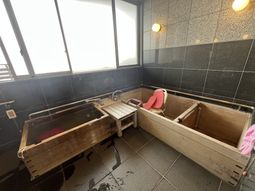 落ち着いた雰囲気の浴室