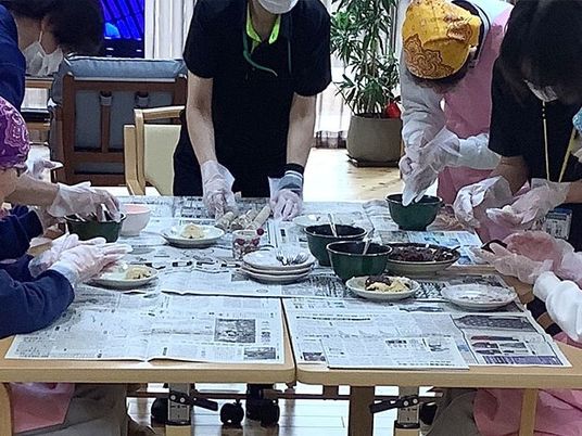 料理活動をする集団