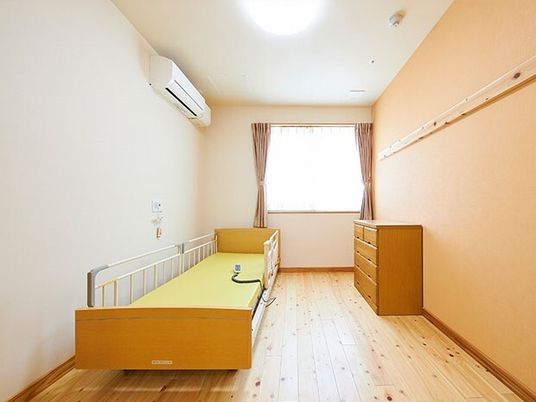 明るい居室の一角