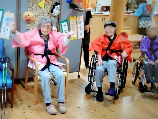 和服姿のご高齢者二人