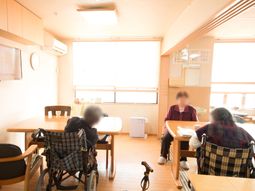 日差しの明るい居室