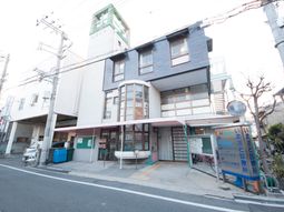 多機能な建物外観