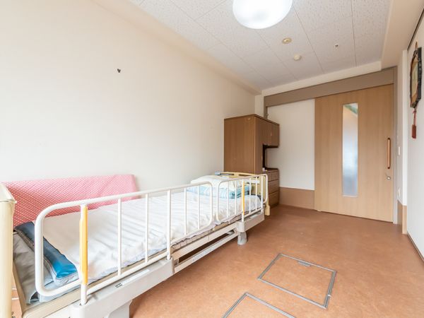 清潔感のある居室の一角