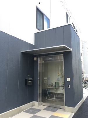 清潔感のあるエントランス