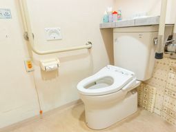 手すり付きトイレ空間