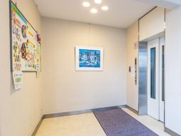 エレベーター前の廊下